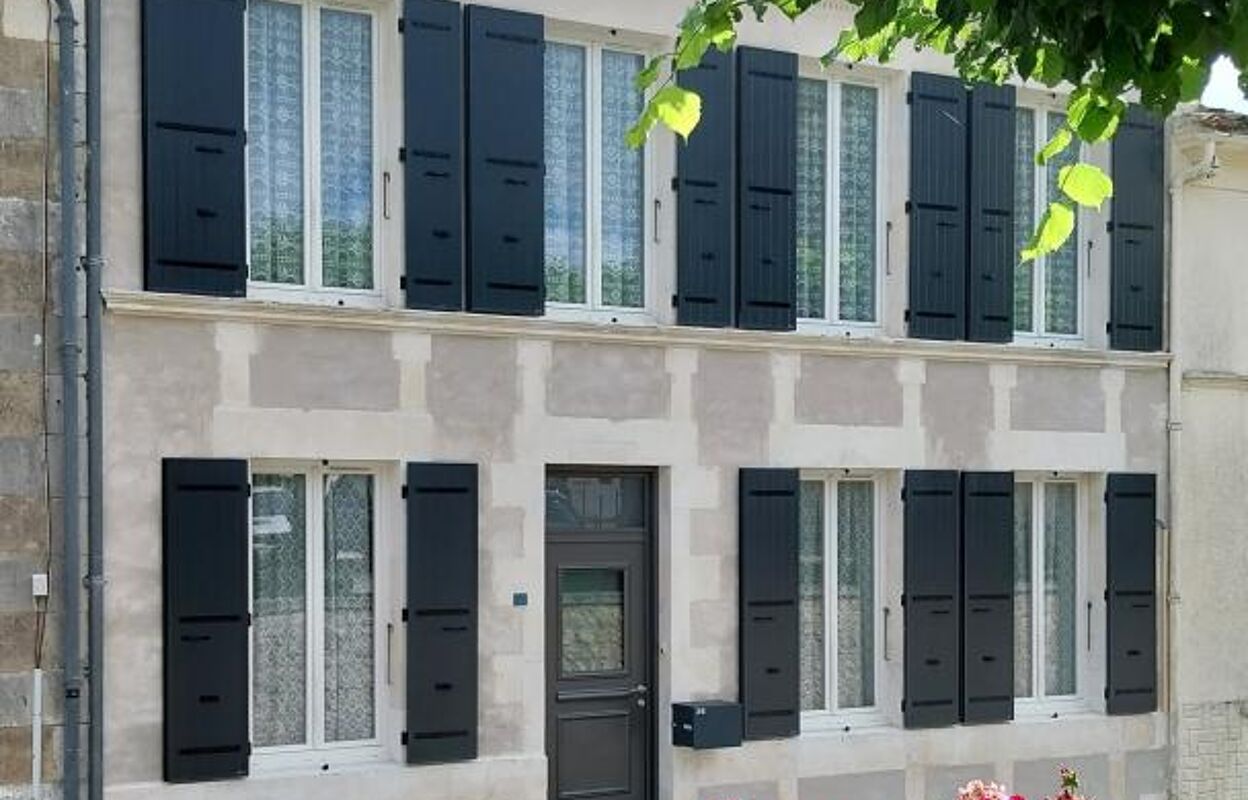 maison 4 pièces 163 m2 à vendre à Saint-Romain-de-Benet (17600)