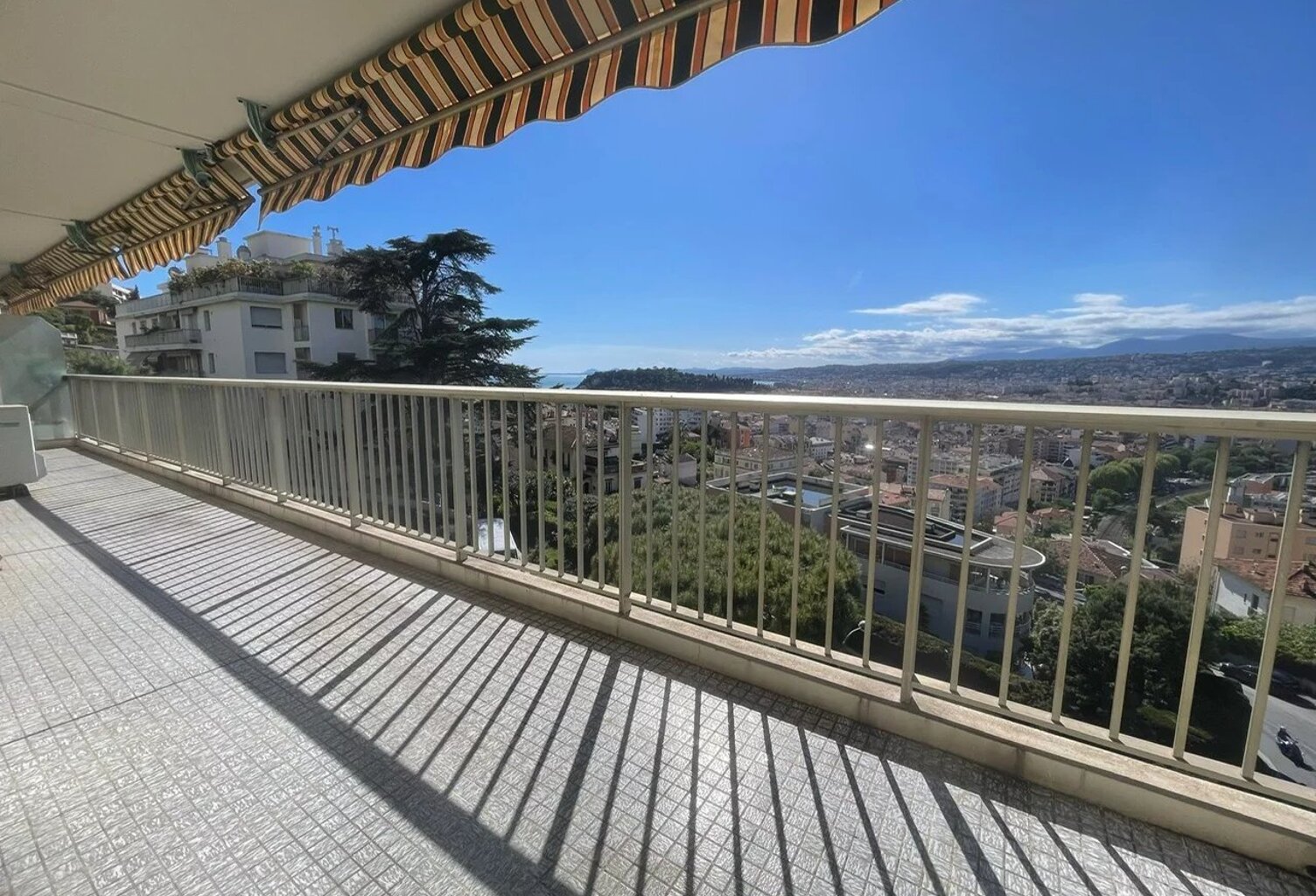 4/5 PIECES-TERRASSE-PARKING-MONT BORON — photo 1