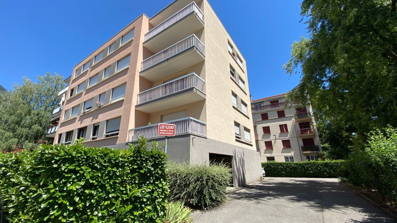 garage  pièces 8 m2 à louer à Grenoble (38000)