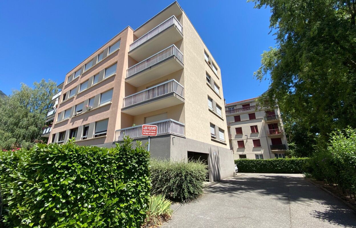 garage  pièces 8 m2 à louer à Grenoble (38000)