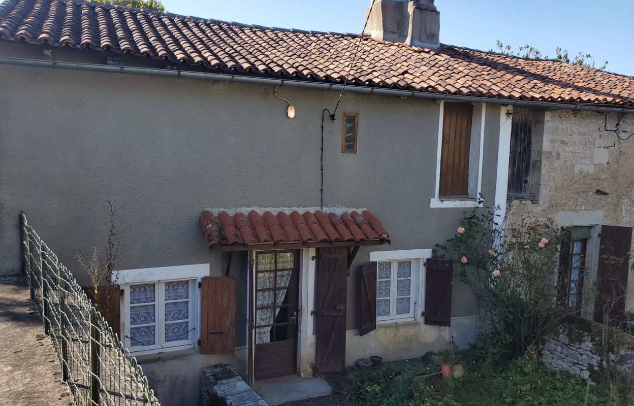 maison 4 pièces 104 m2 à vendre à Bioussac (16700)