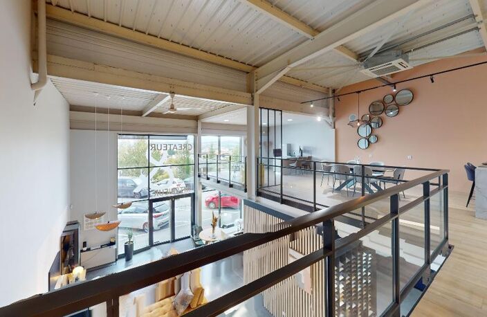 Local commercial / professionnel 255 m² – Saint-Genest-Lerpt — photo 2