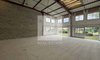 Commerce  262 m² à louer à Chassieu (69680)