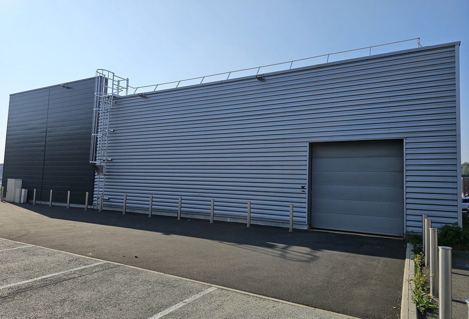 Local commercial — photo 1