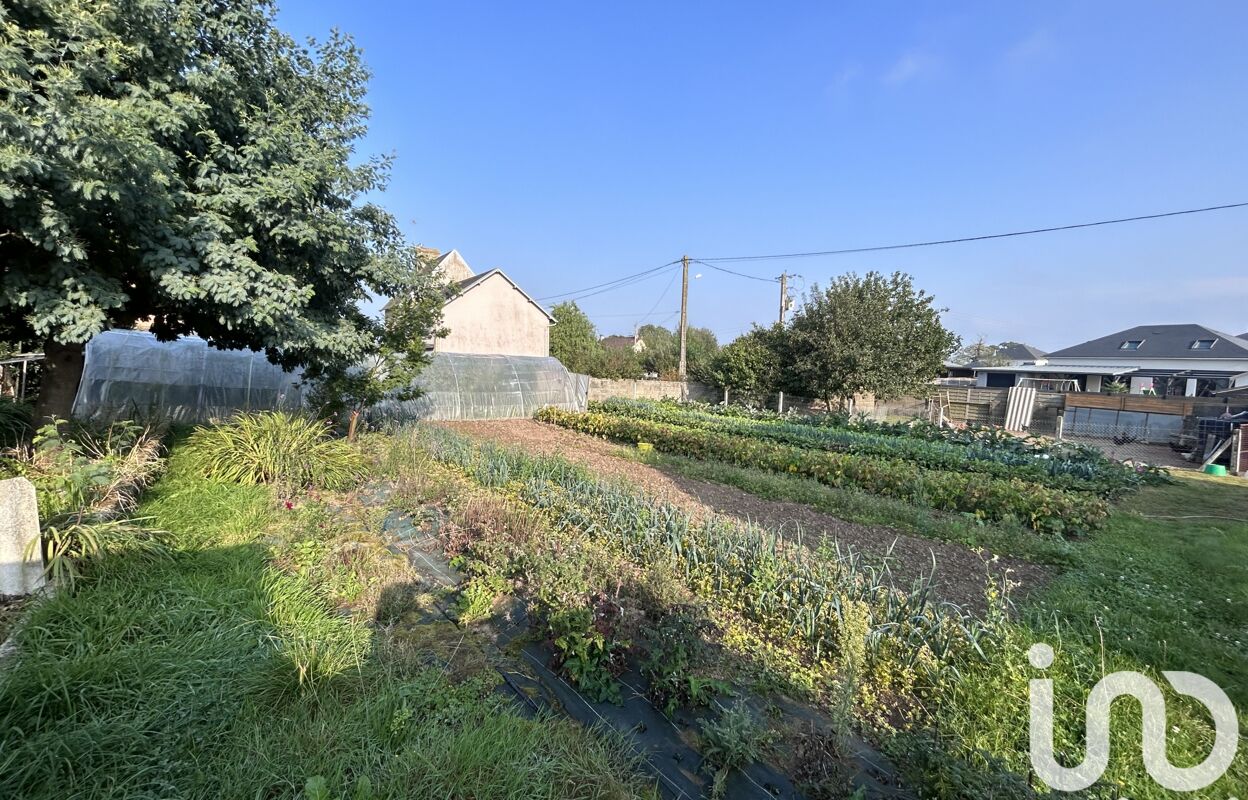 terrain  pièces 700 m2 à vendre à Saint-Aubin-des-Préaux (50380)