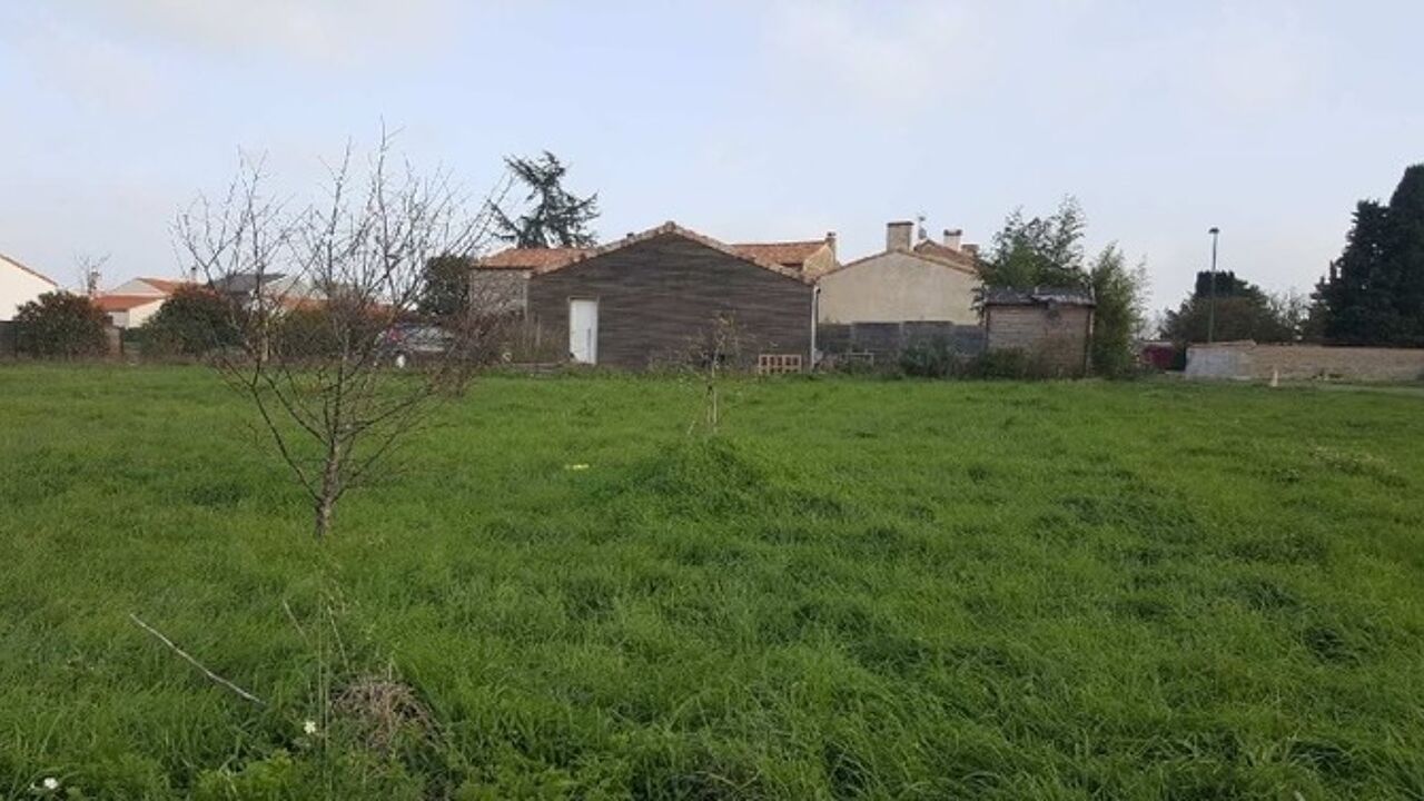 terrain  pièces 660 m2 à vendre à Lairoux (85400)