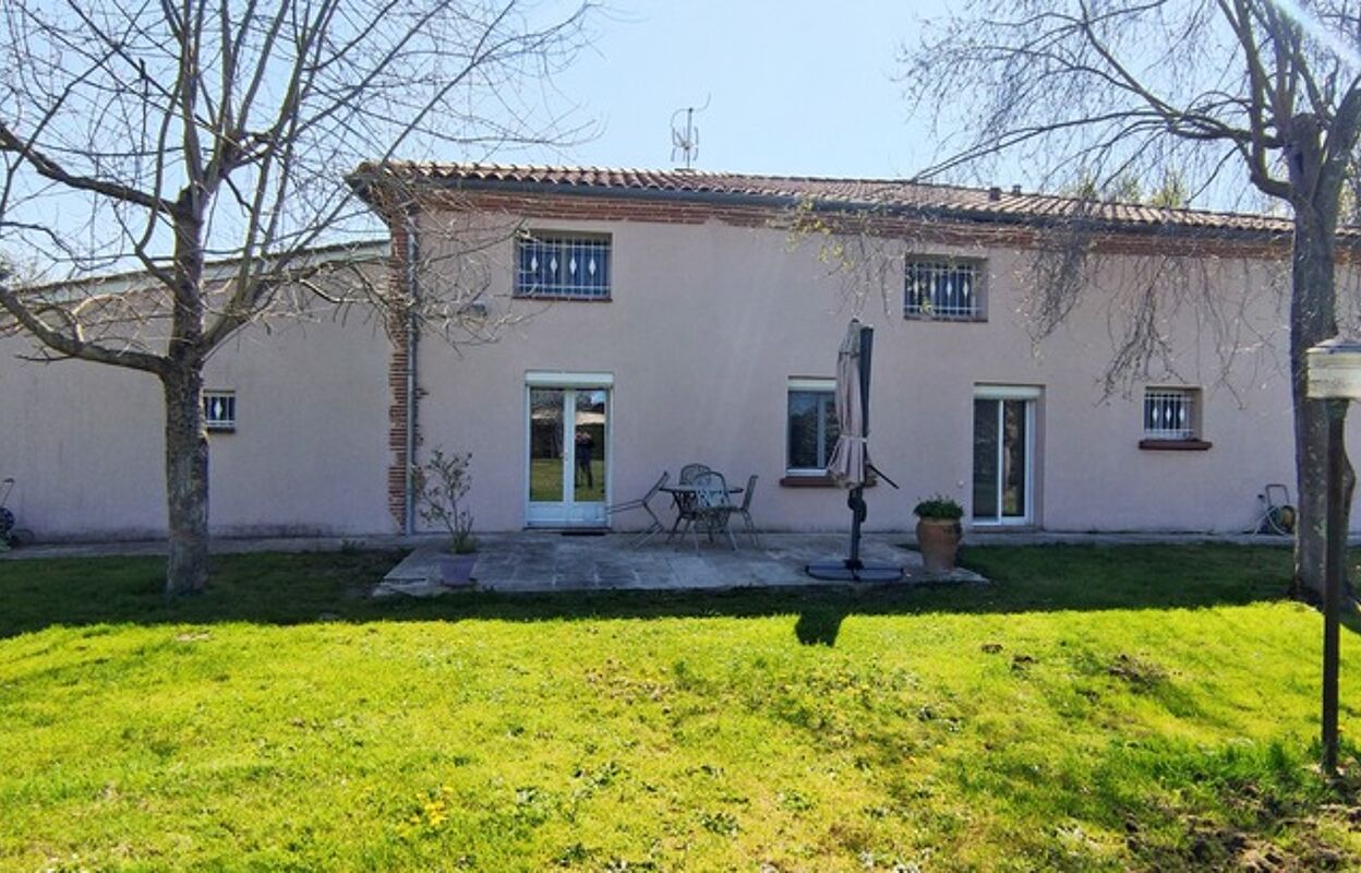 maison 10 pièces 357 m2 à vendre à Saint-Nicolas-de-la-Grave (82210)