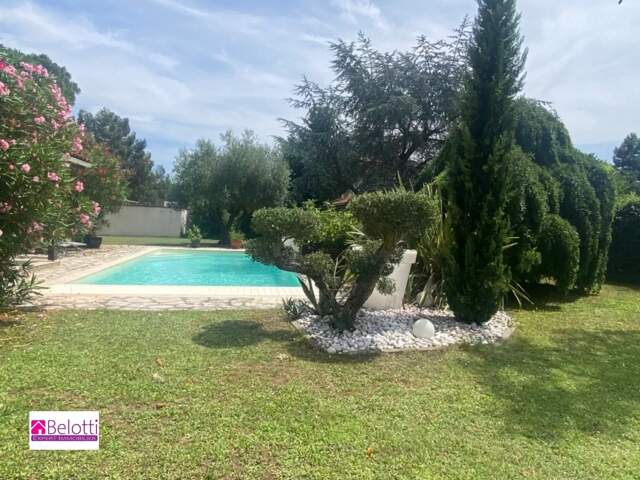 VILLA D'ARCHITECTE AVEC PISCINE / POOL HOUSE — photo du bien