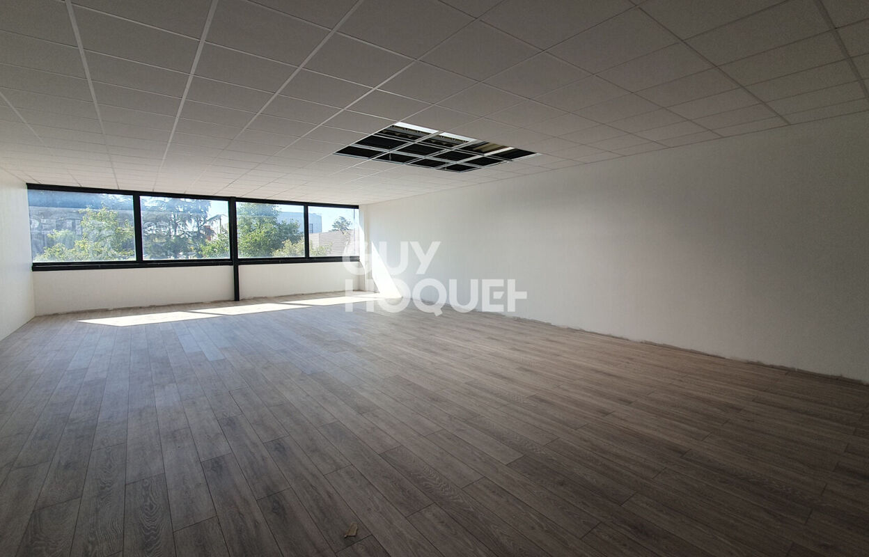 commerce 1 pièces 100 m2 à louer à Décines-Charpieu (69150)