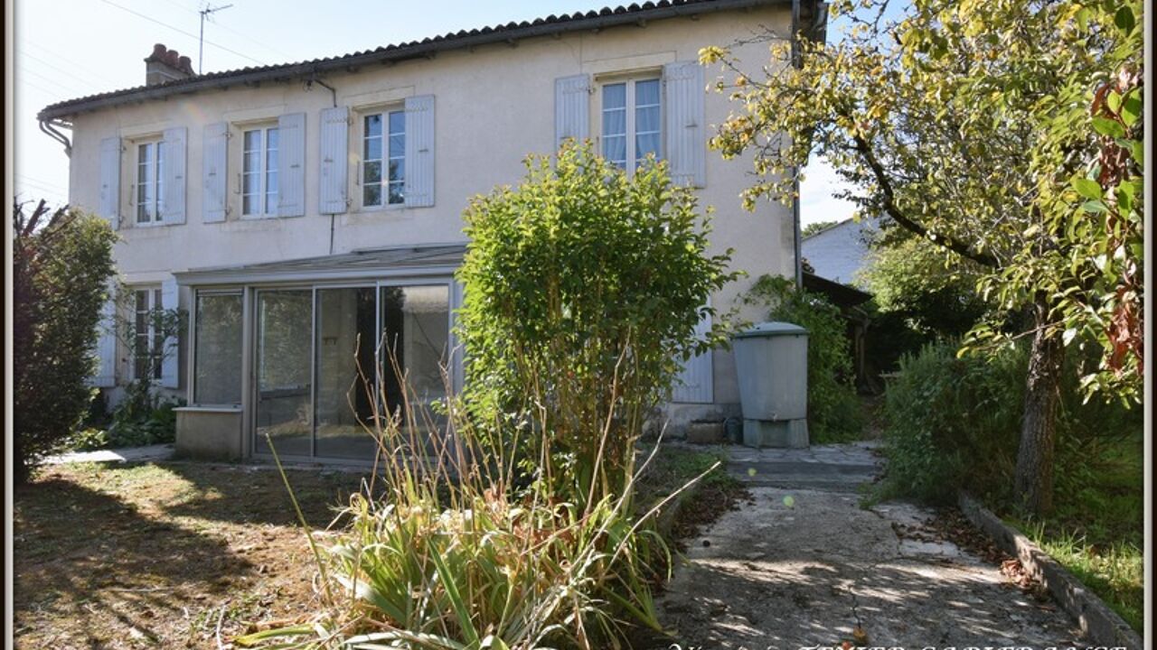 maison 4 pièces 137 m2 à vendre à Saint-Jean-d'Angély (17400)