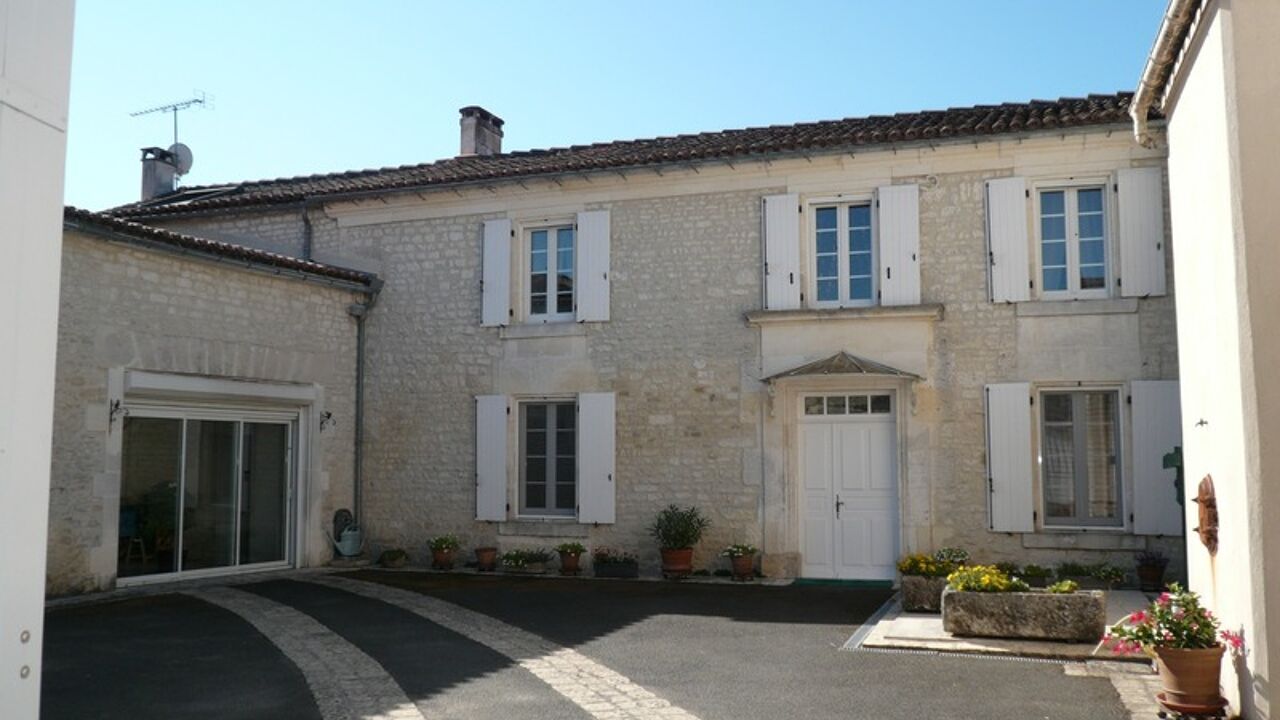 maison 9 pièces 350 m2 à vendre à Mérignac (16200)