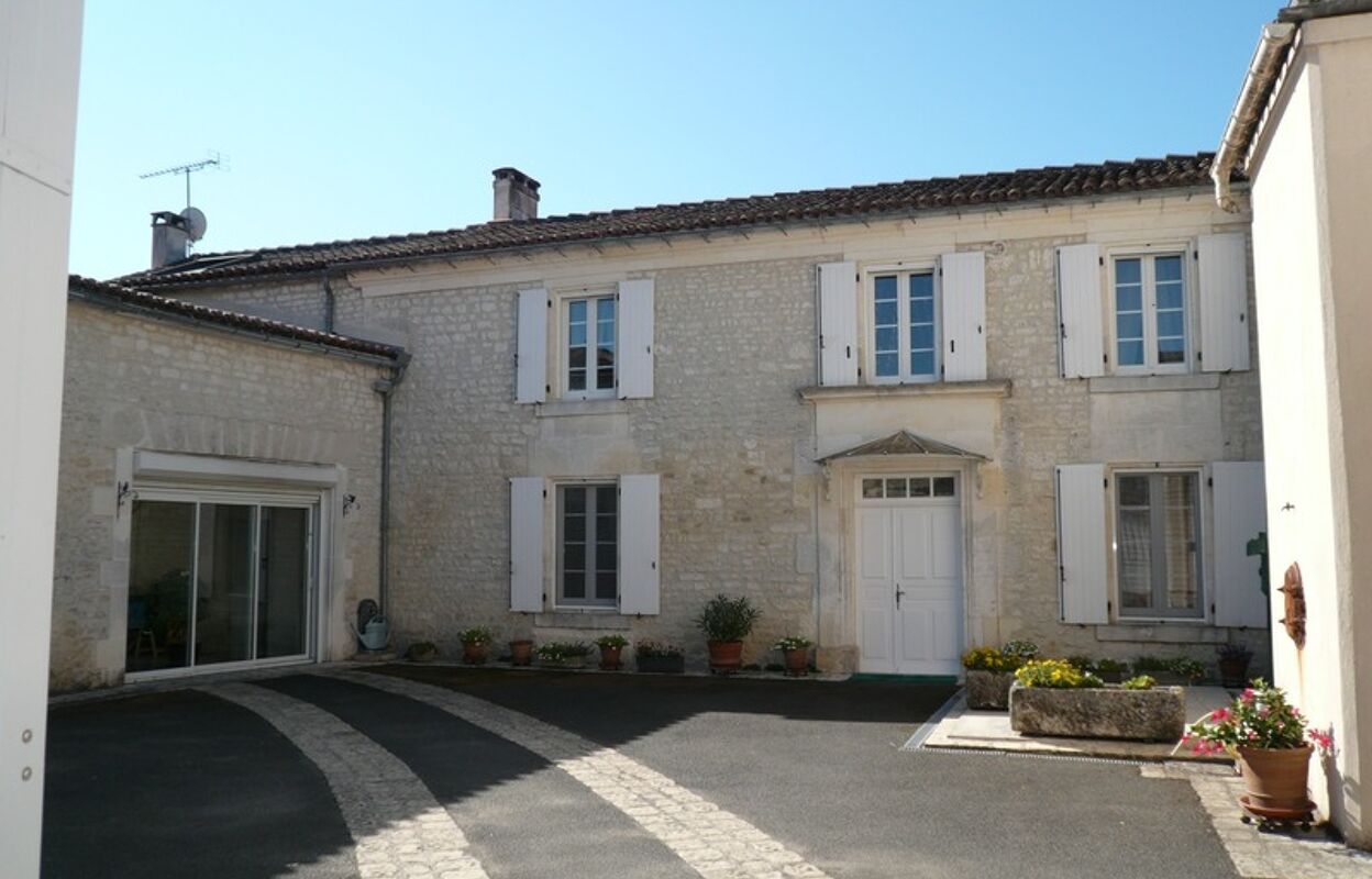 maison 9 pièces 350 m2 à vendre à Mérignac (16200)