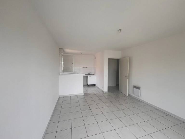 3 Pièces  Dernier Etage avec terrasse et Stationnement — photo 1