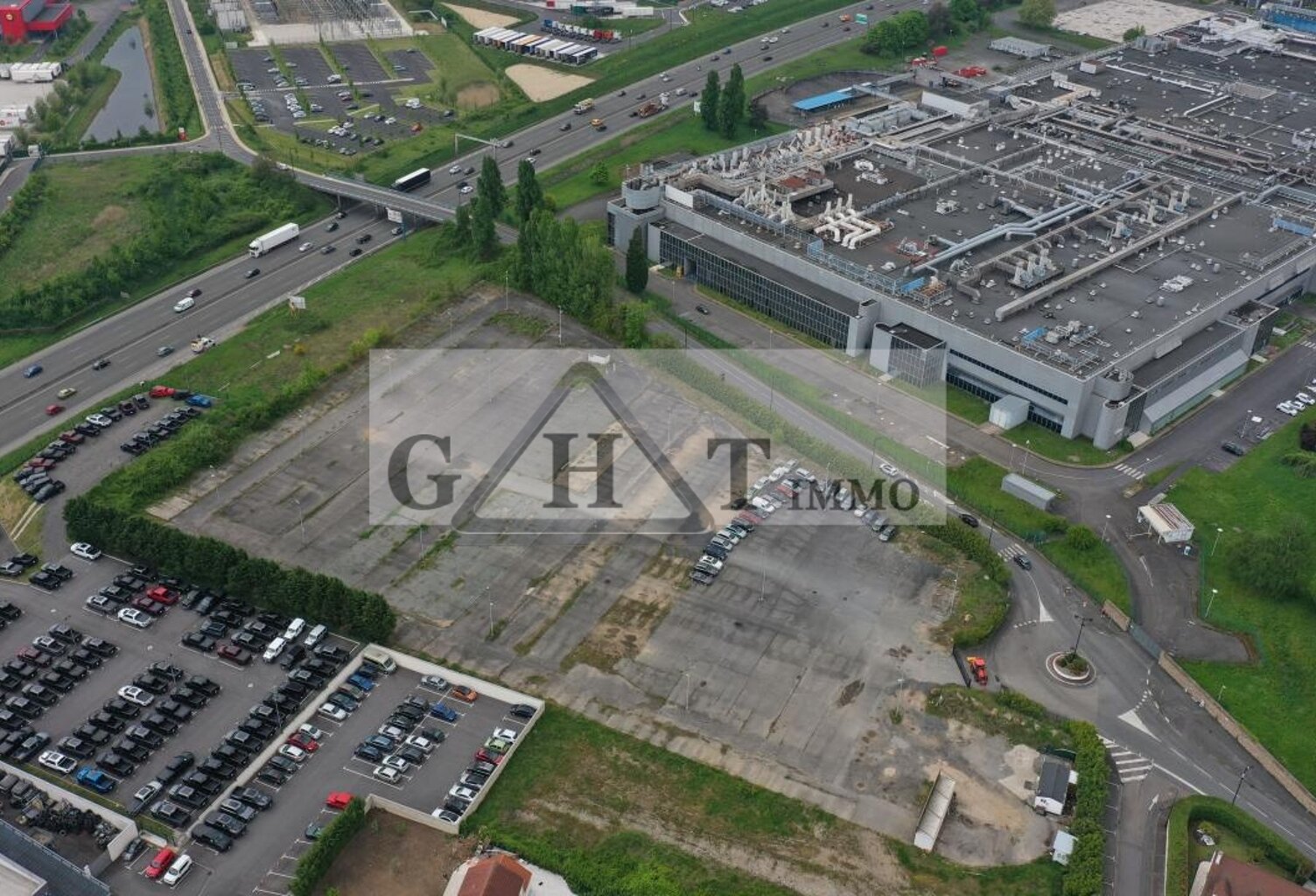 EXCLUSIVITE TERRAIN EMPLACEMENT N°1 AUTOROUTE A6 16 000 M² A LOUER — photo 1