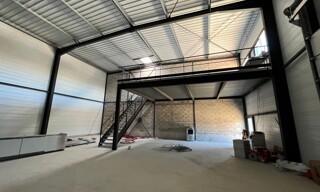 Local industriel  318 m² à vendre à Signes (83870)