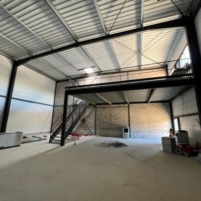 Local industriel 318 m²