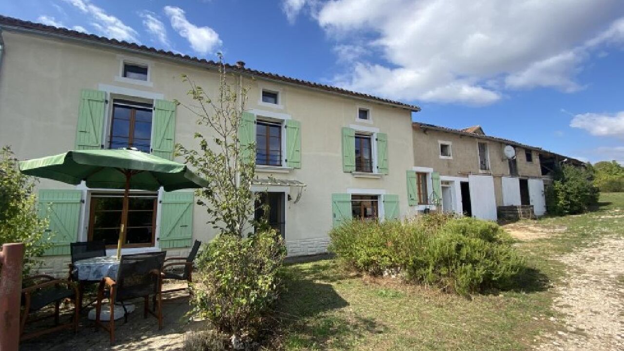 maison 4 pièces 123 m2 à vendre à Nanteuil-en-Vallée (16700)