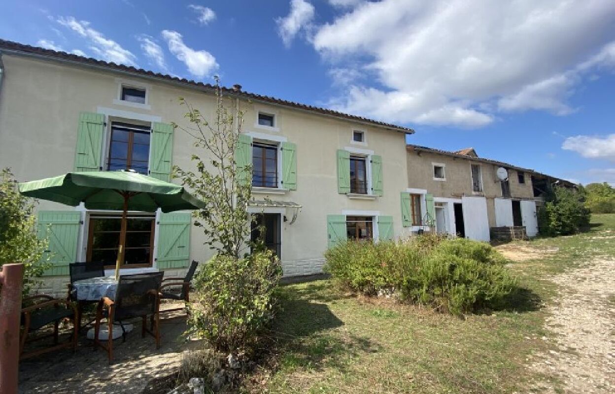 maison 4 pièces 123 m2 à vendre à Nanteuil-en-Vallée (16700)