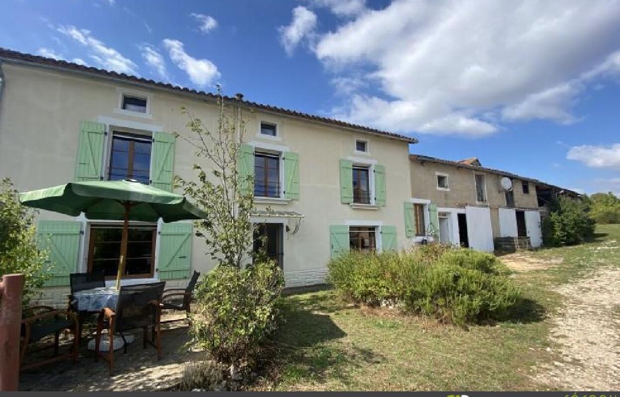 maison 4 pièces 123 m2 à vendre à Nanteuil-en-Vallée (16700)