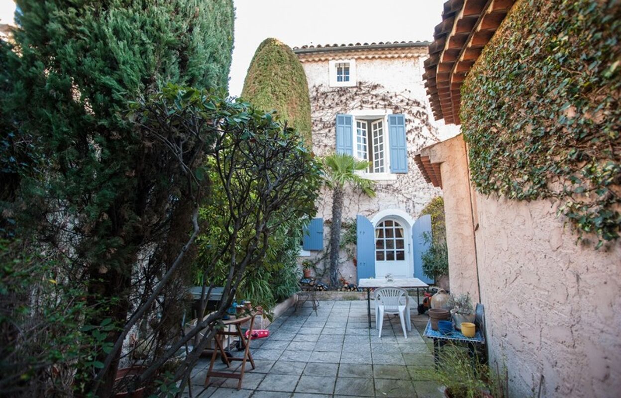 maison 4 pièces 130 m2 à vendre à La Bastidonne (84120)