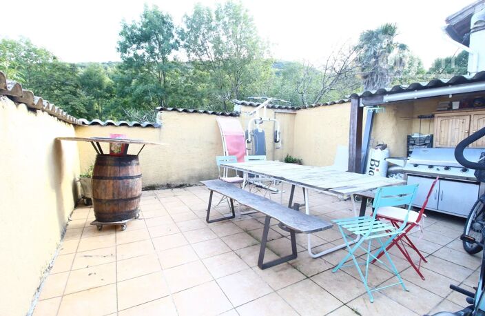 A vendre une maison rénovée avec une terrasse sur les toit — photo 2