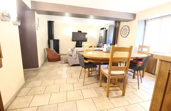 A vendre une maison rénovée avec une terrasse sur les toit — photo 3