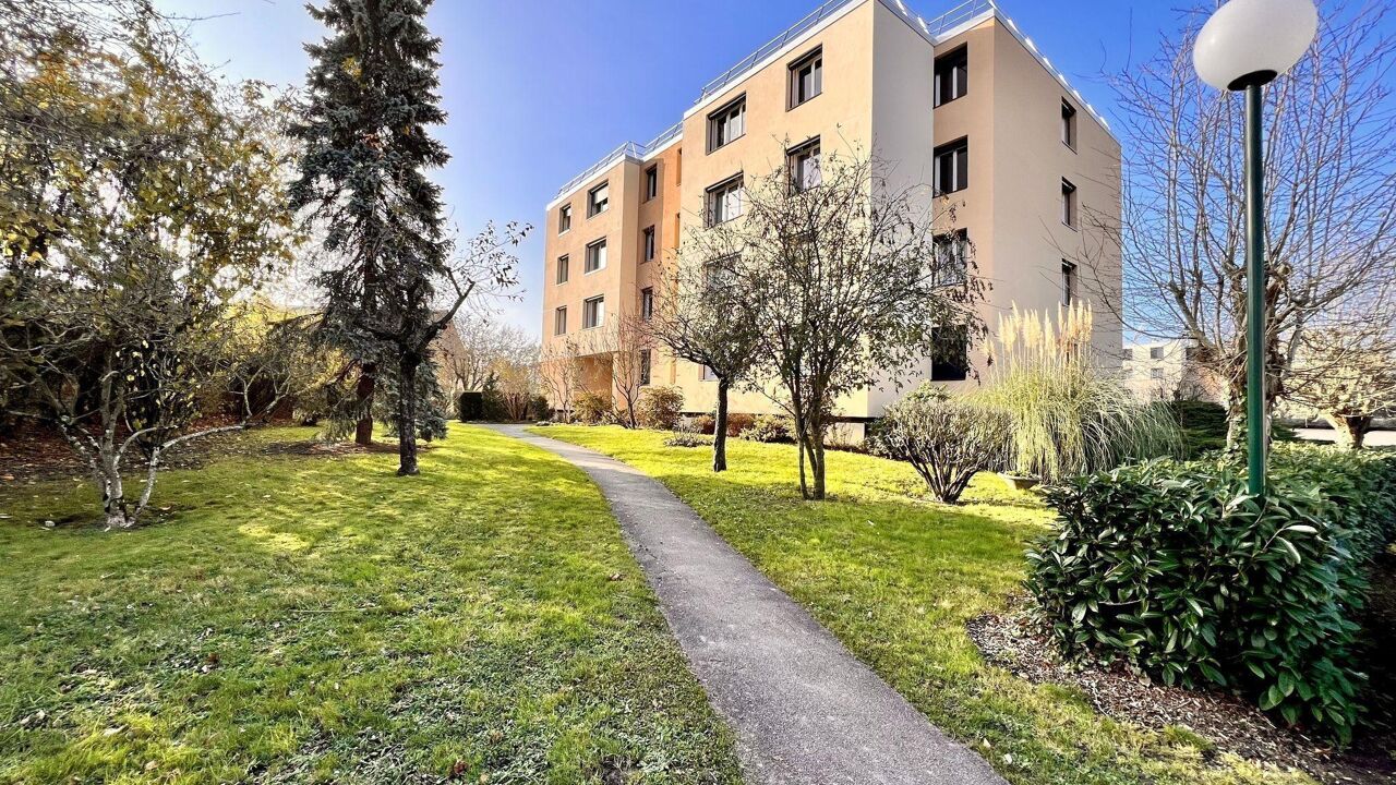 appartement 2 pièces 49 m2 à vendre à Sainte-Geneviève-des-Bois (91700)