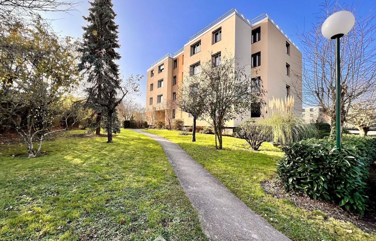 appartement 2 pièces 49 m2 à vendre à Sainte-Geneviève-des-Bois (91700)