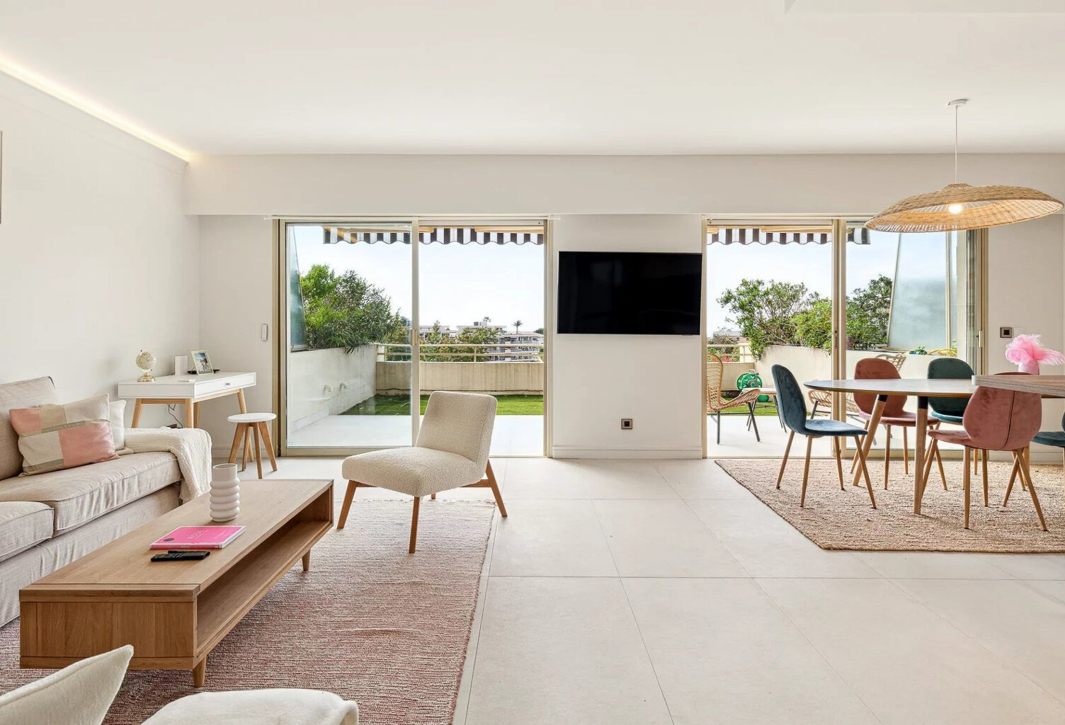 CANNES CROIX-DES-GARDES. BEL APPARTEMENT AVEC VASTE TERRASSE — photo 1