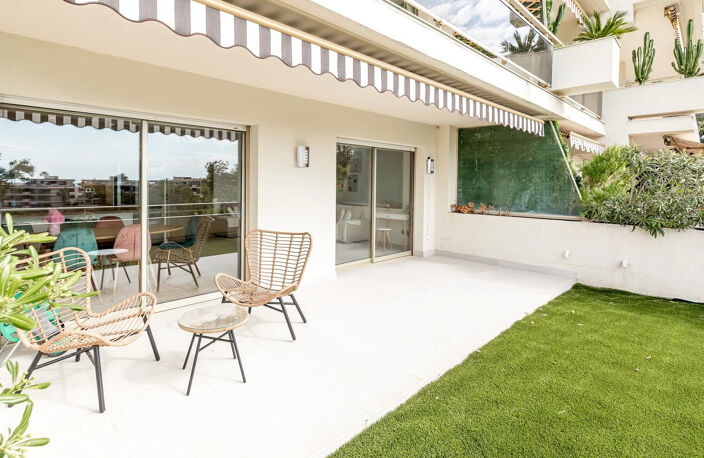 CANNES CROIX-DES-GARDES. BEL APPARTEMENT AVEC VASTE TERRASSE — photo 2