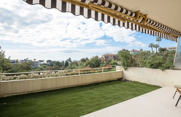 CANNES CROIX-DES-GARDES. BEL APPARTEMENT AVEC VASTE TERRASSE — photo 3