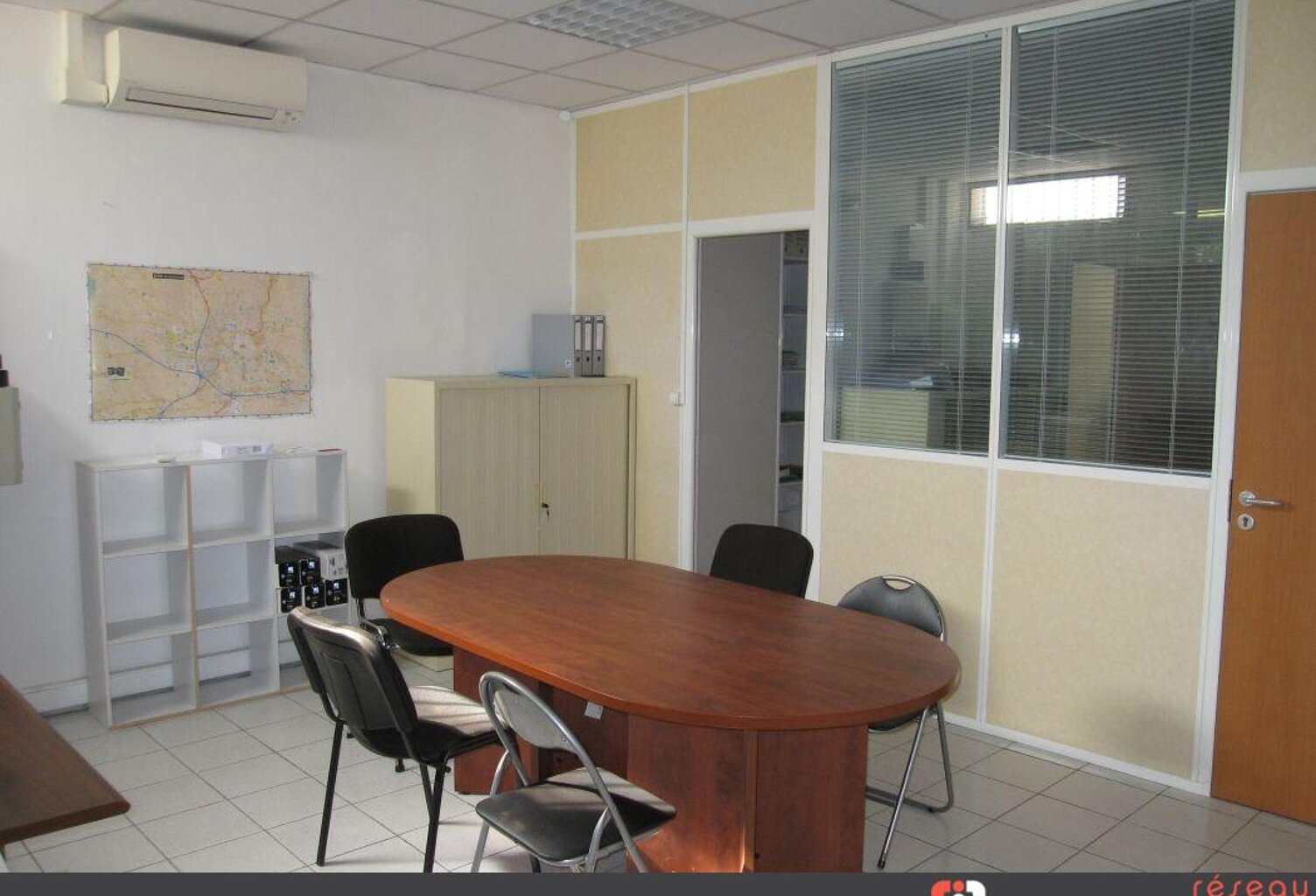 Local commercial — photo 1