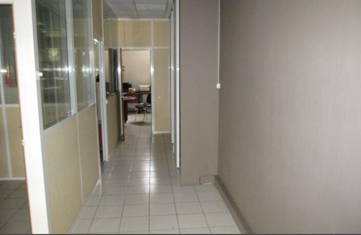 Local commercial — photo 2