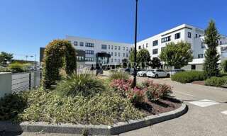 Bureau  792 m² à louer à Genas (69740)