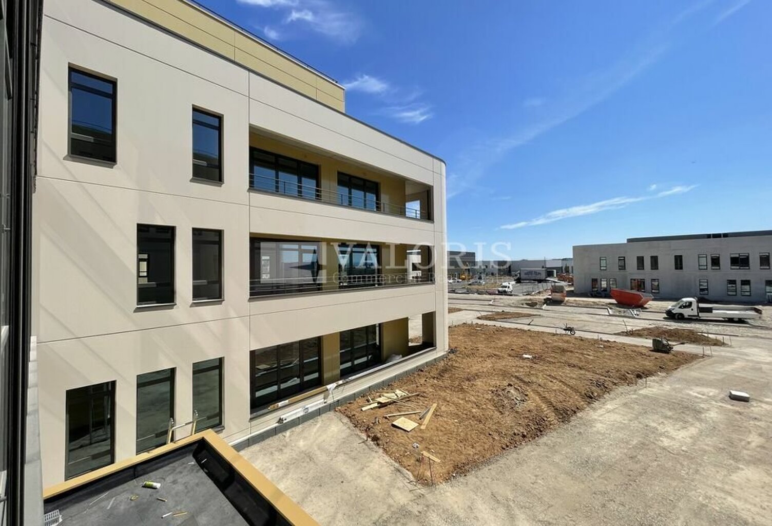 BUREAUX à LOUER — photo 1