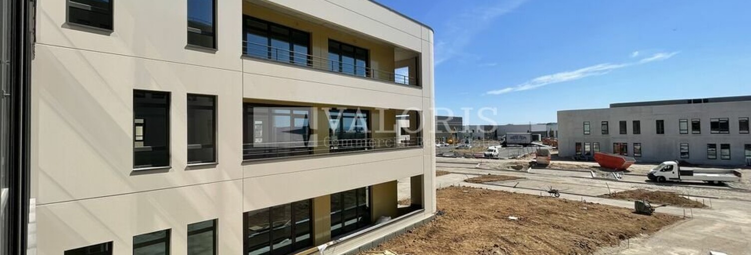 Bureau  4192 m² à louer à Genas (69740)