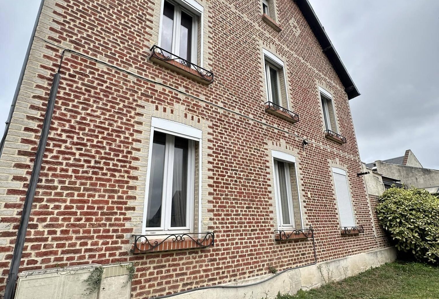 Maison - 196m² - Crécy-sur-Serre — photo 1