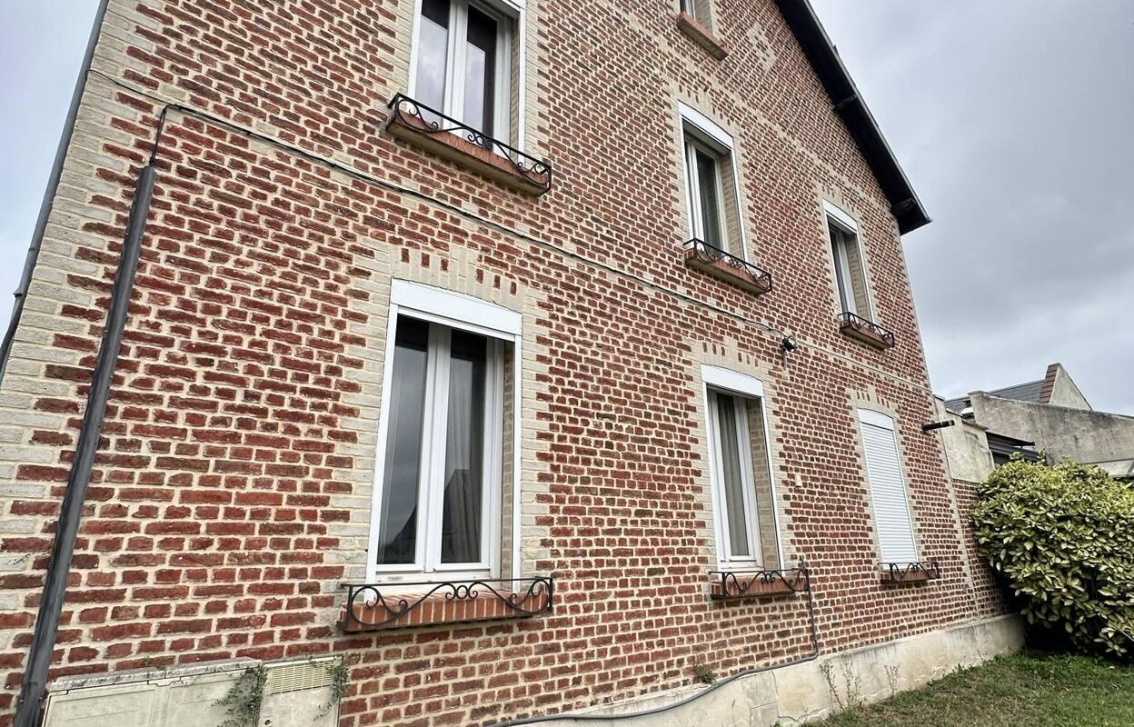 maison 8 pièces 196 m2 à vendre à Crécy-sur-Serre (02270)