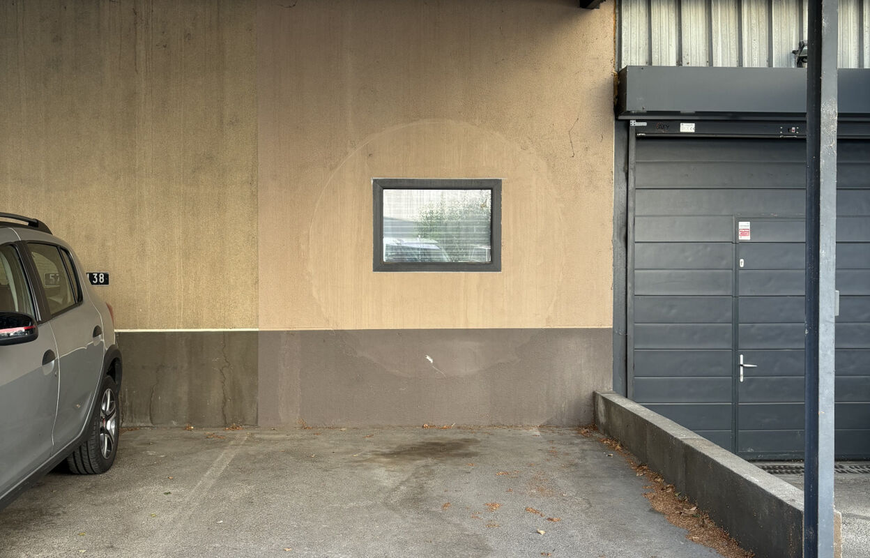 garage  pièces 10 m2 à louer à Grenoble (38100)