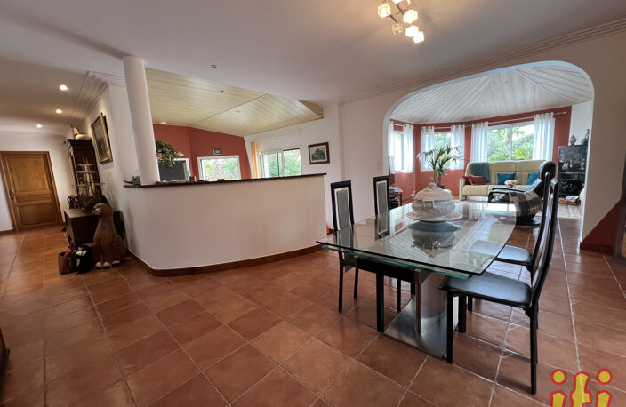 Villa avec piscine — photo 3