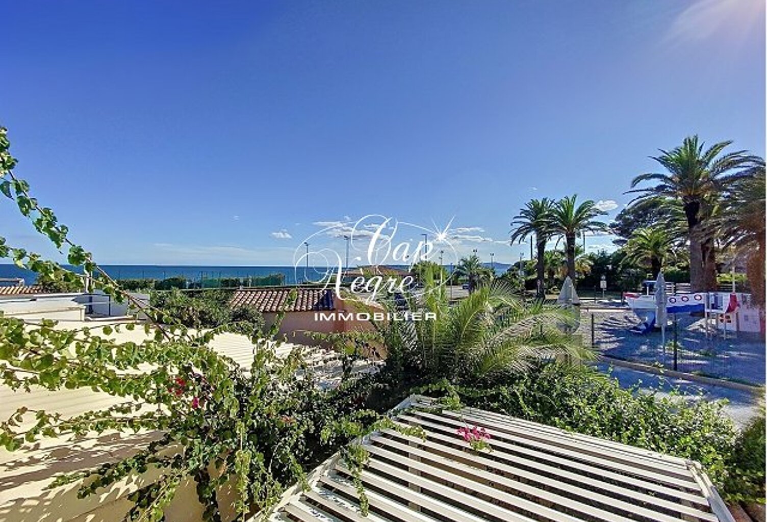 LES ISSAMBRES (83) - MAZET T4 VUE MER À 1 MINUTE DE LA PLAGE — photo 1