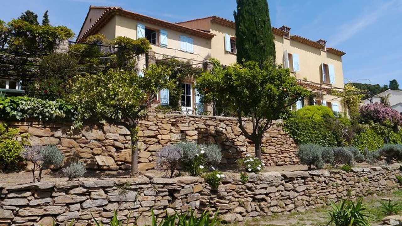 maison 12 pièces 392 m2 à vendre à Le Lavandou (83980)