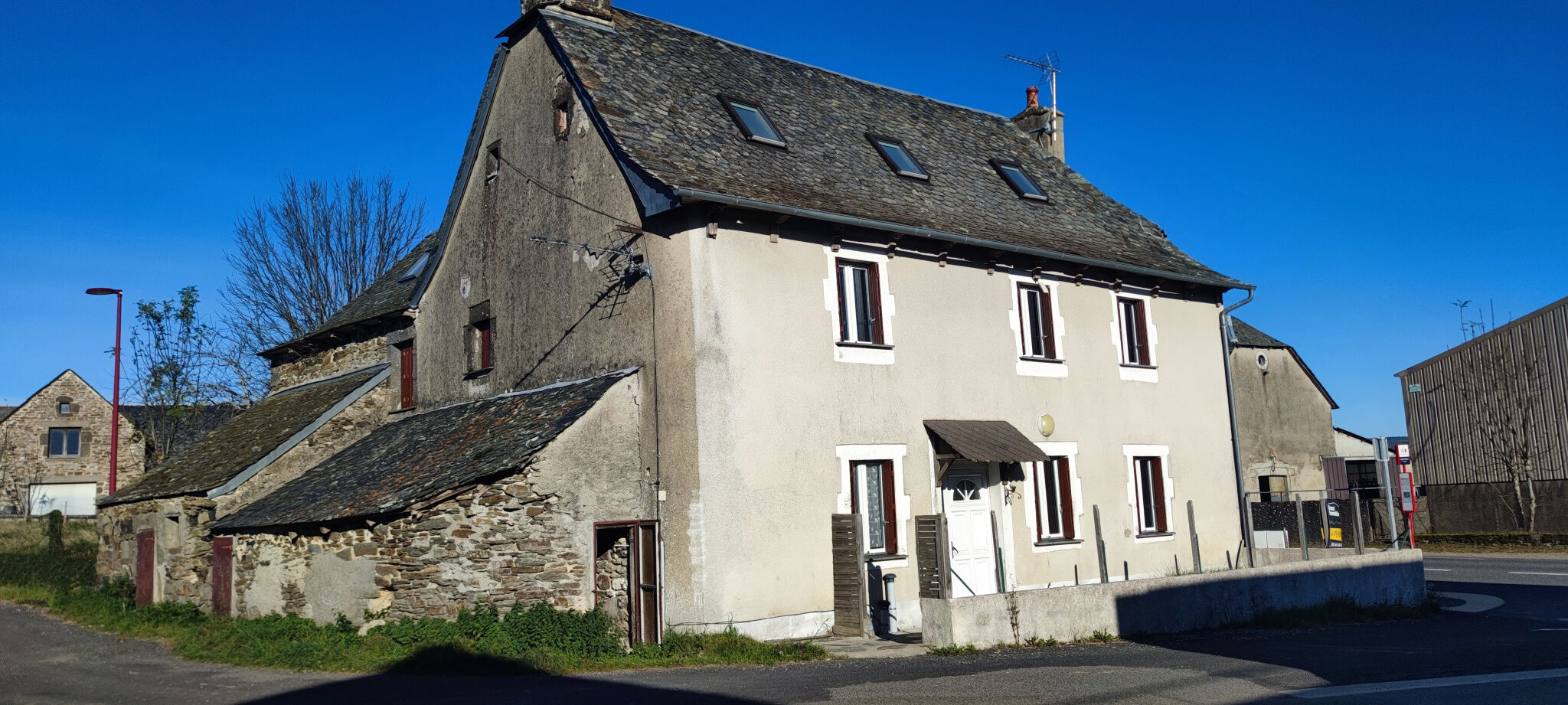 Villa / Maison  T9 à vendre Cayrol (Le) 12500
