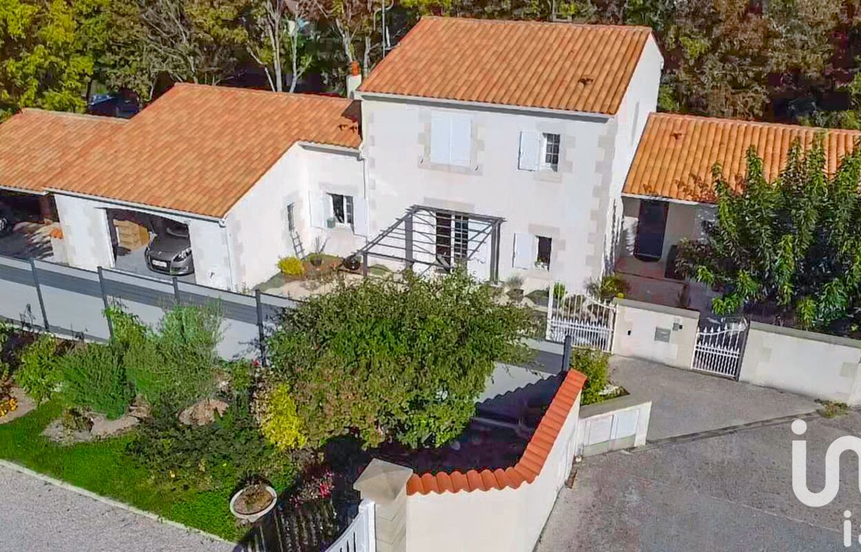 maison 5 pièces 178 m2 à vendre à Saintes (17100)