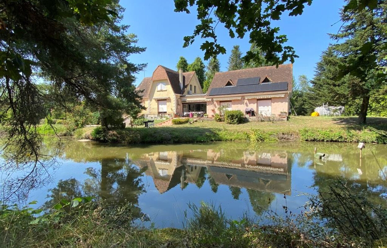 maison 9 pièces 260 m2 à vendre à Saint-Savin (33920)