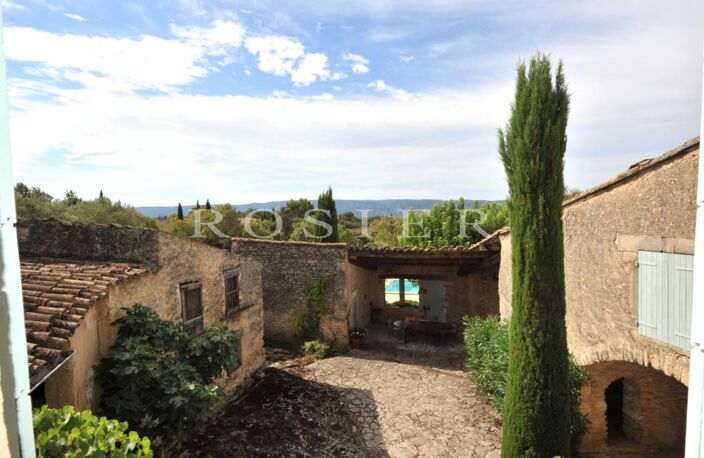 Gordes, ancienne magnanerie du XIXème siècle. — photo 2