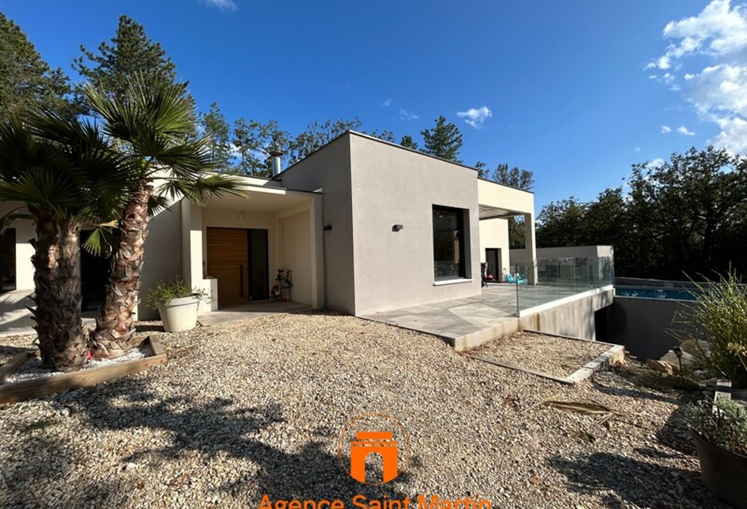 Villa — photo 1
