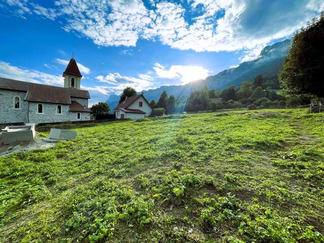 Terrain constructible de 983m² — photo du bien