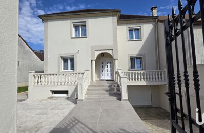 vente maison 698 000 € à proximité de Villeneuve-le-Comte (77174)