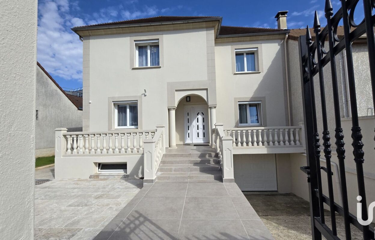 maison 7 pièces 167 m2 à vendre à Pontault-Combault (77340)